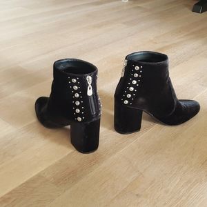 Black velvet Guess ankle boots with back zipper 4.25" heels Worn once.